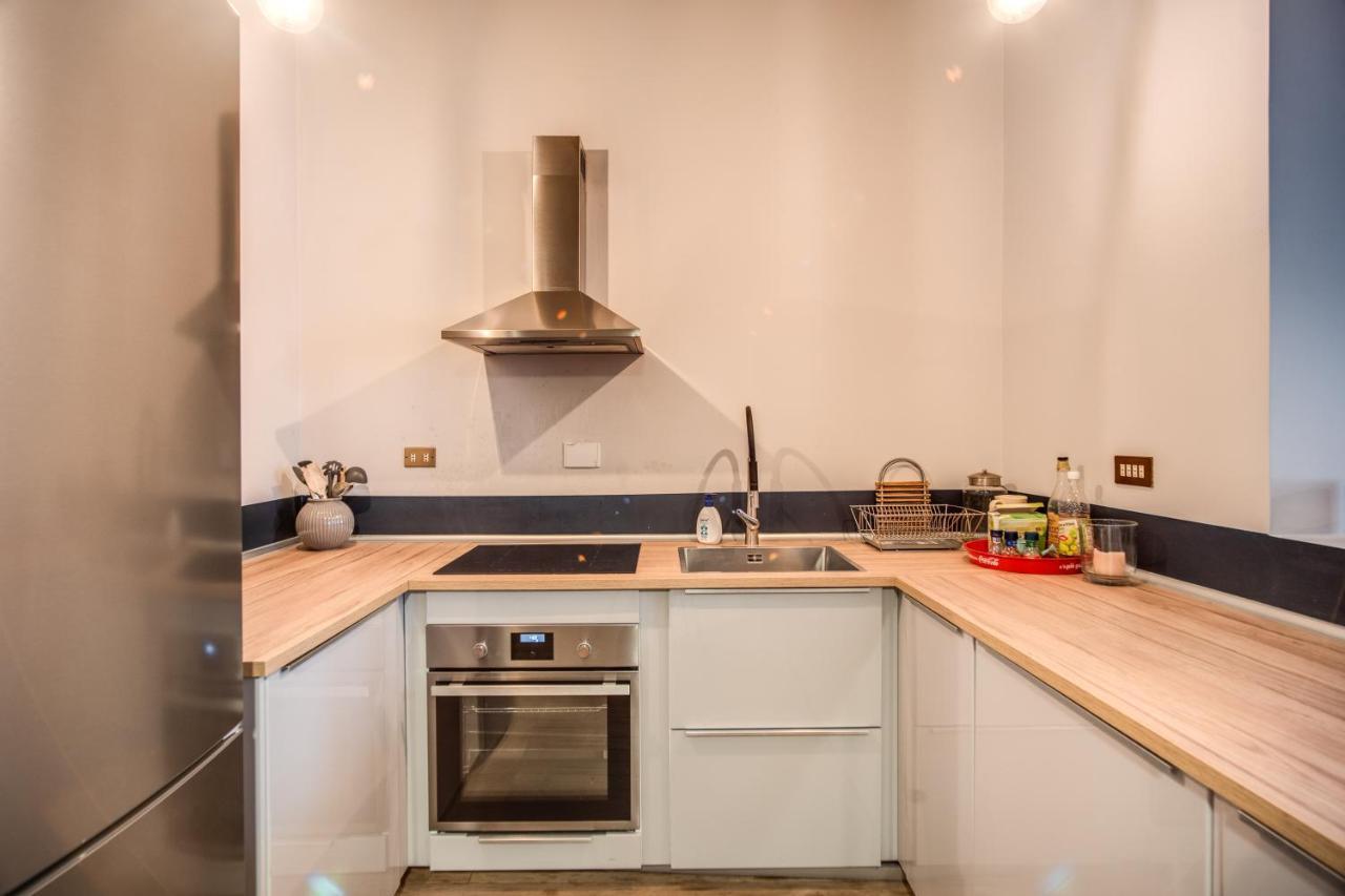 Stylish And Spacious Apartment Next To The Colosseum Рим Екстериор снимка
