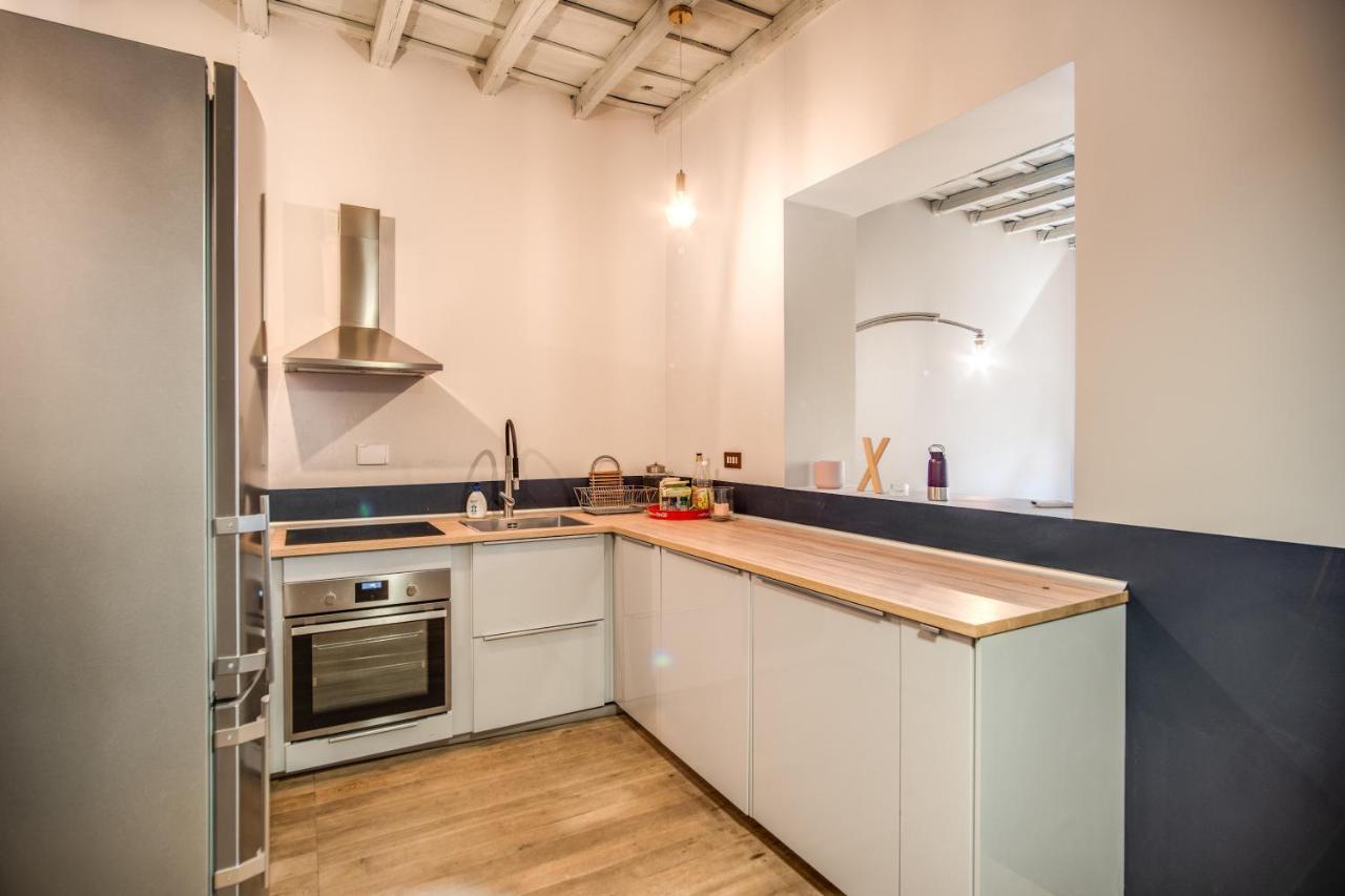 Stylish And Spacious Apartment Next To The Colosseum Рим Екстериор снимка