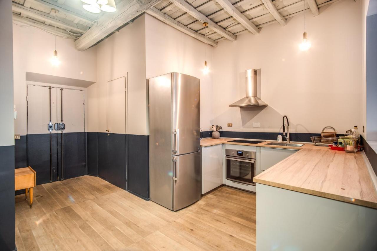 Stylish And Spacious Apartment Next To The Colosseum Рим Екстериор снимка