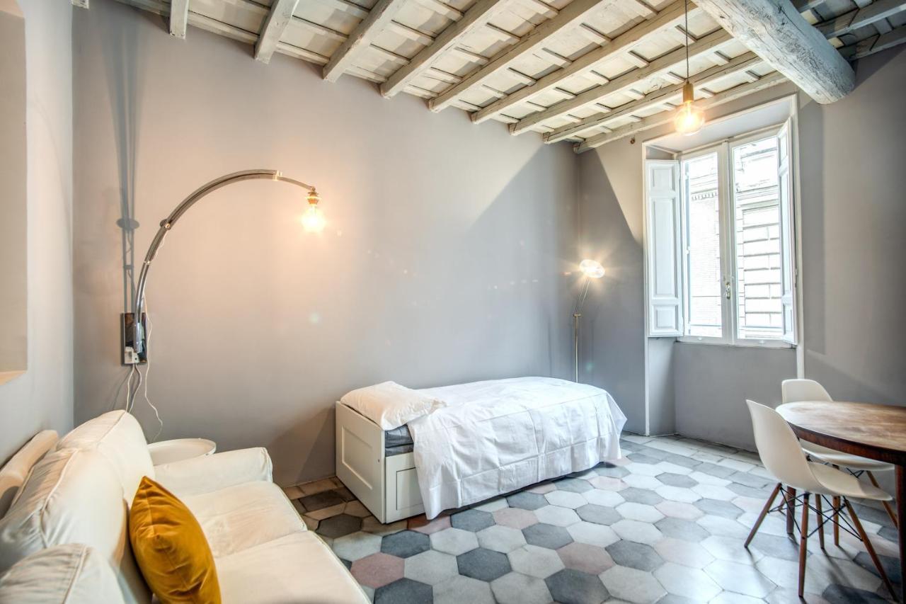 Stylish And Spacious Apartment Next To The Colosseum Рим Екстериор снимка