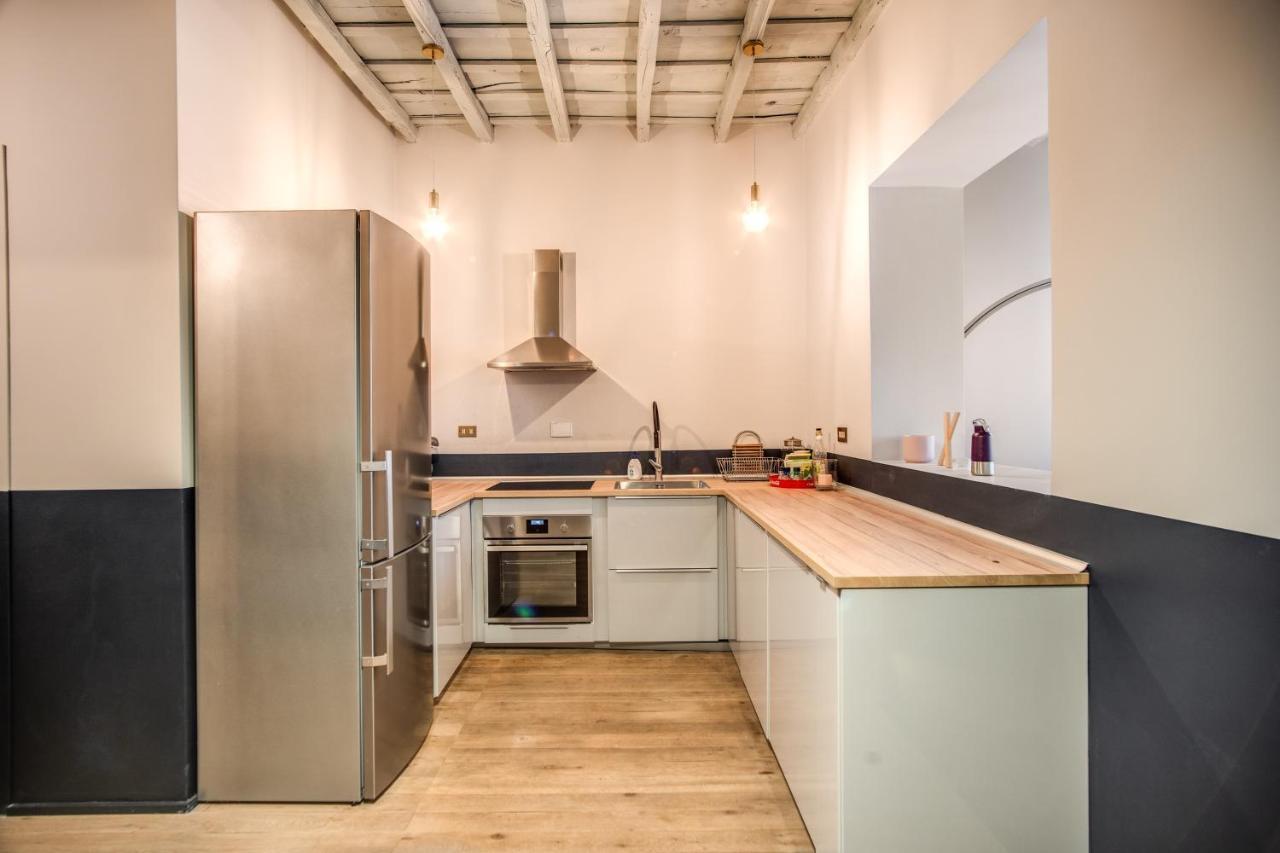 Stylish And Spacious Apartment Next To The Colosseum Рим Екстериор снимка